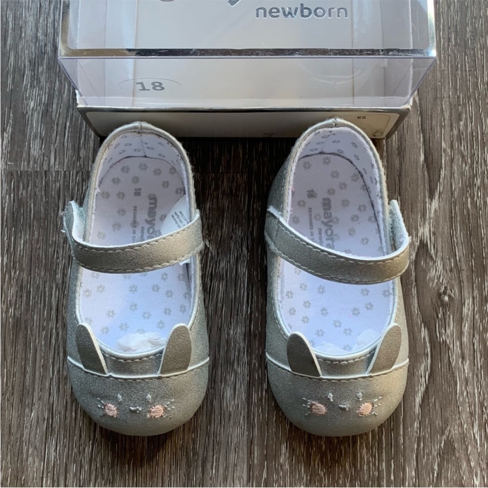 Mayoral Silver‎ Bunny Ballerina Shoes.
Size 7-9 Months. NEW